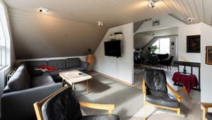 thumbnail: Lobby sitting area