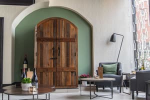 thumbnail: Bar (on property)