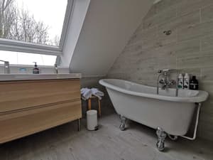 thumbnail: Jetted tub