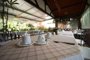thumbnail: Outdoor dining