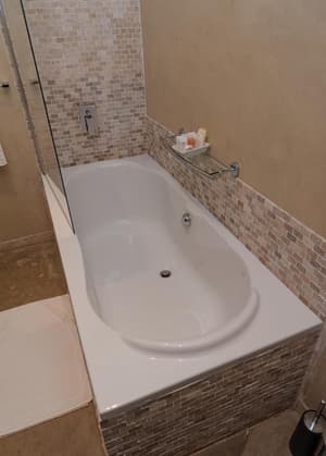 thumbnail: Deep soaking bathtub