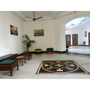 thumbnail: Interior entrance