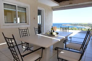 thumbnail: Outdoor dining