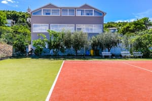 thumbnail: Sport court