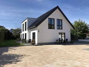 thumbnail: Exterior