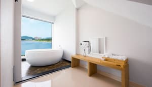 thumbnail: Deep soaking bathtub