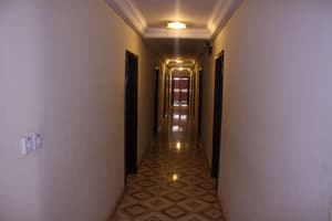 thumbnail: Interior entrance