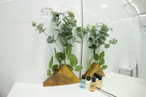 thumbnail: Bathroom amenities