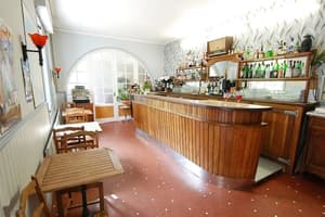 thumbnail: Bar (on property)