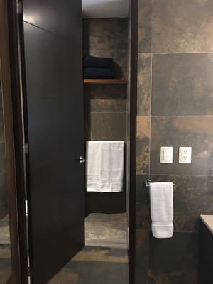 thumbnail: Concierge desk