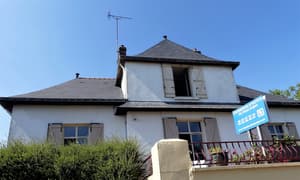 thumbnail: Front of property