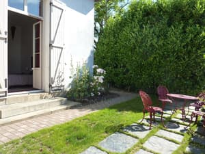 thumbnail: Property grounds