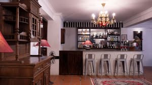 thumbnail: Bar (on property)