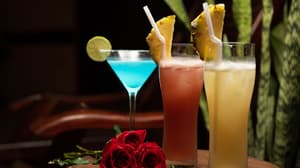 thumbnail: Poolside bar