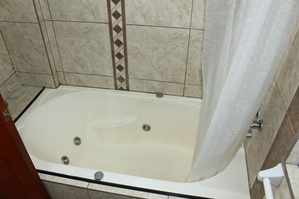 Jetted tub