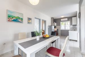 thumbnail: In-room dining