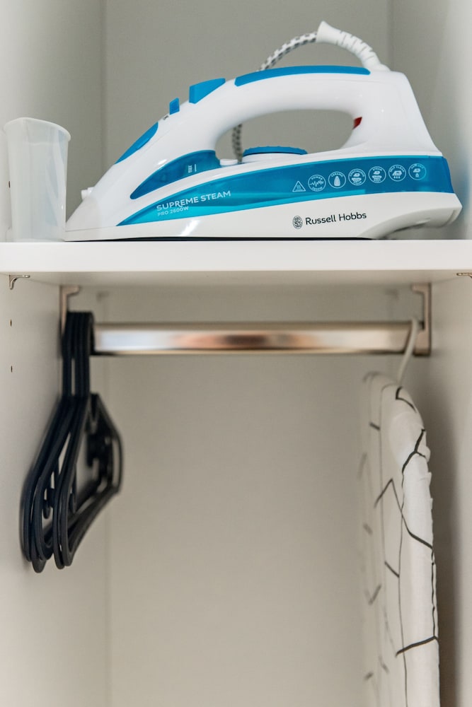 Iron/ironing board