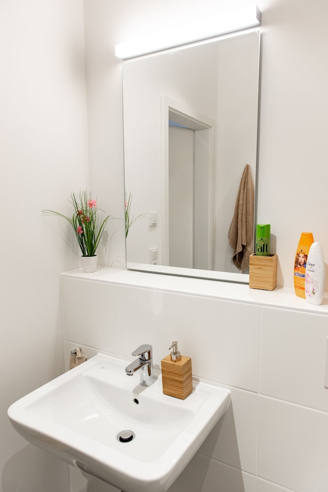 Bathroom sink