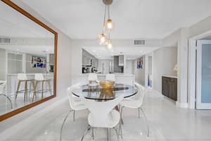 thumbnail: Dining room