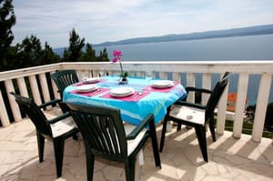 thumbnail: Outdoor dining