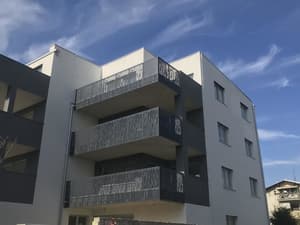 thumbnail: Front of property