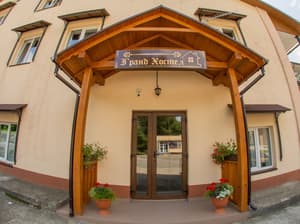 thumbnail: Interior entrance