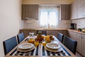 thumbnail: In-room dining
