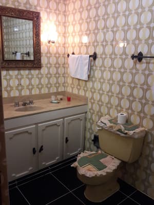thumbnail: Bathroom amenities
