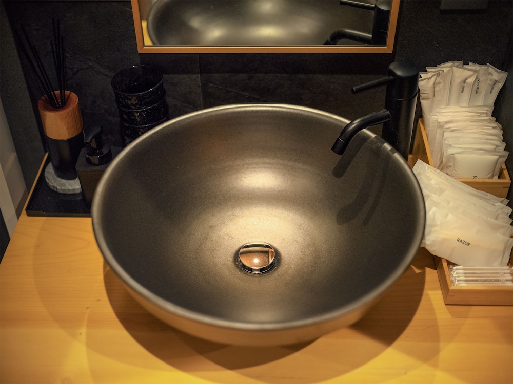 Bathroom sink