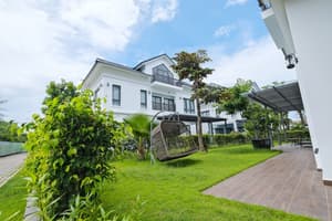 thumbnail: Garden view