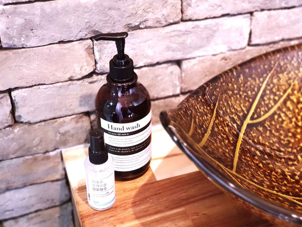 Bathroom amenities