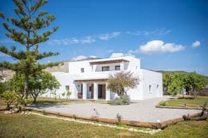 thumbnail: Front of property