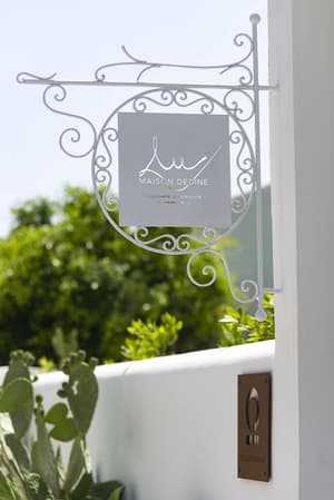 thumbnail: Exterior detail