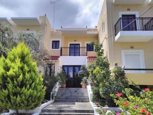 thumbnail: Front of property