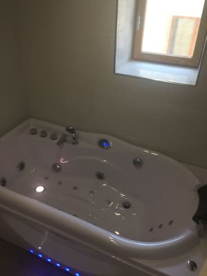 thumbnail: Jetted tub