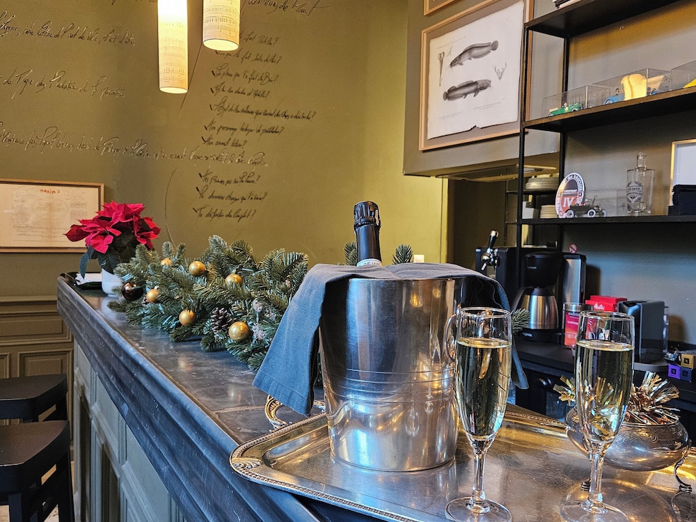 Champagne service
