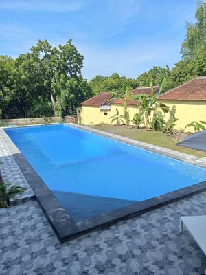 thumbnail: Outdoor pool