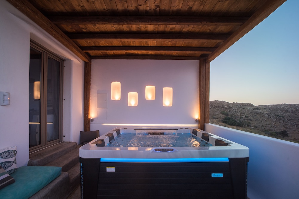 Private spa tub