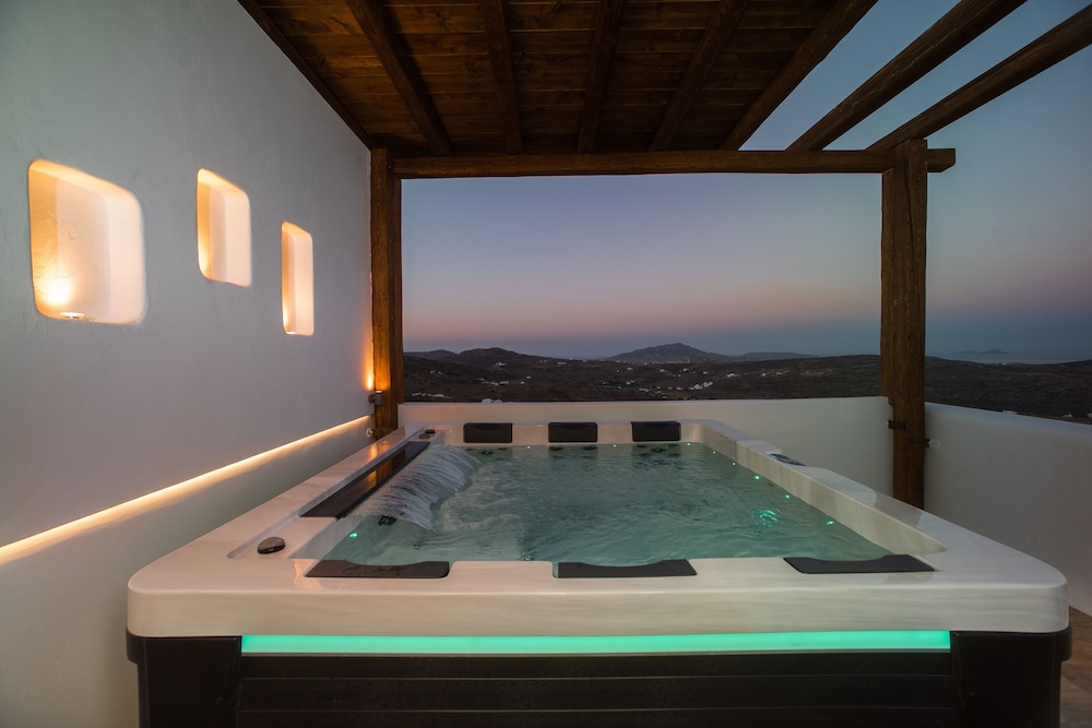 Private spa tub