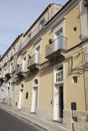 thumbnail: Front of property