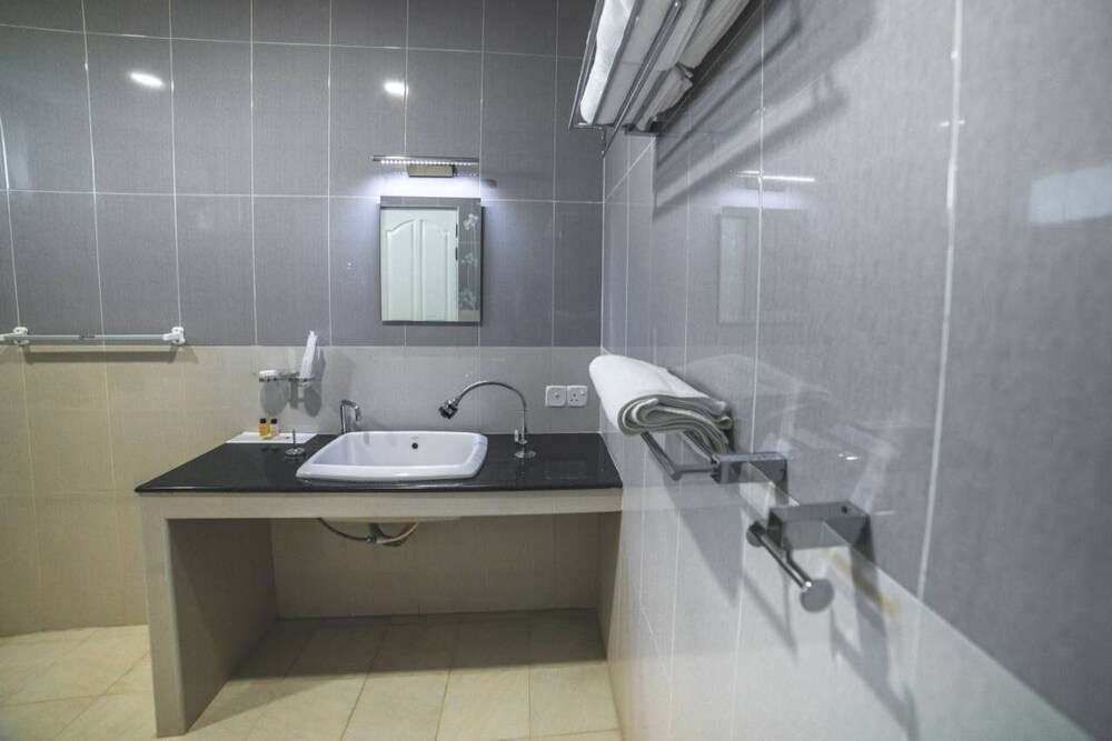 Bathroom sink