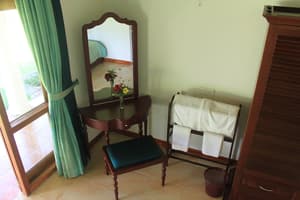 thumbnail: Interior detail