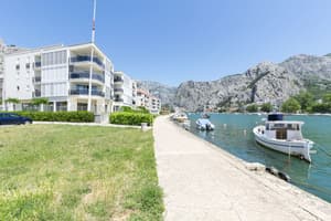 thumbnail: Exterior