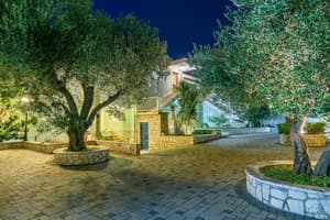 thumbnail: Courtyard