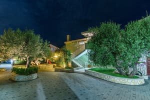 thumbnail: Courtyard