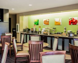 thumbnail: Breakfast area