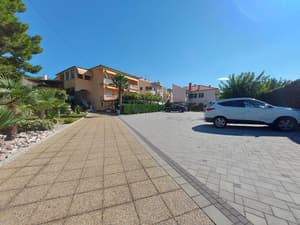 thumbnail: Parking