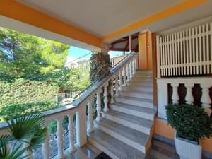 thumbnail: Exterior