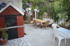 thumbnail: BBQ/picnic area