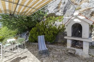 thumbnail: BBQ/picnic area